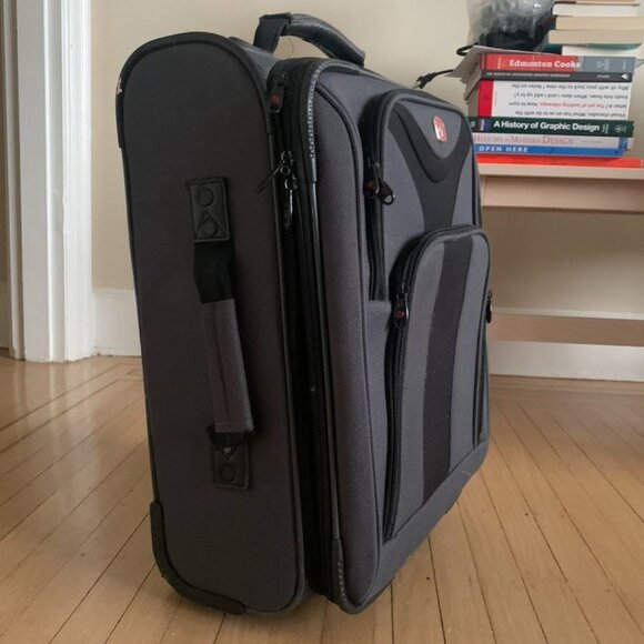 SwissGear Expandable Suitcase - Picture 4 of 4